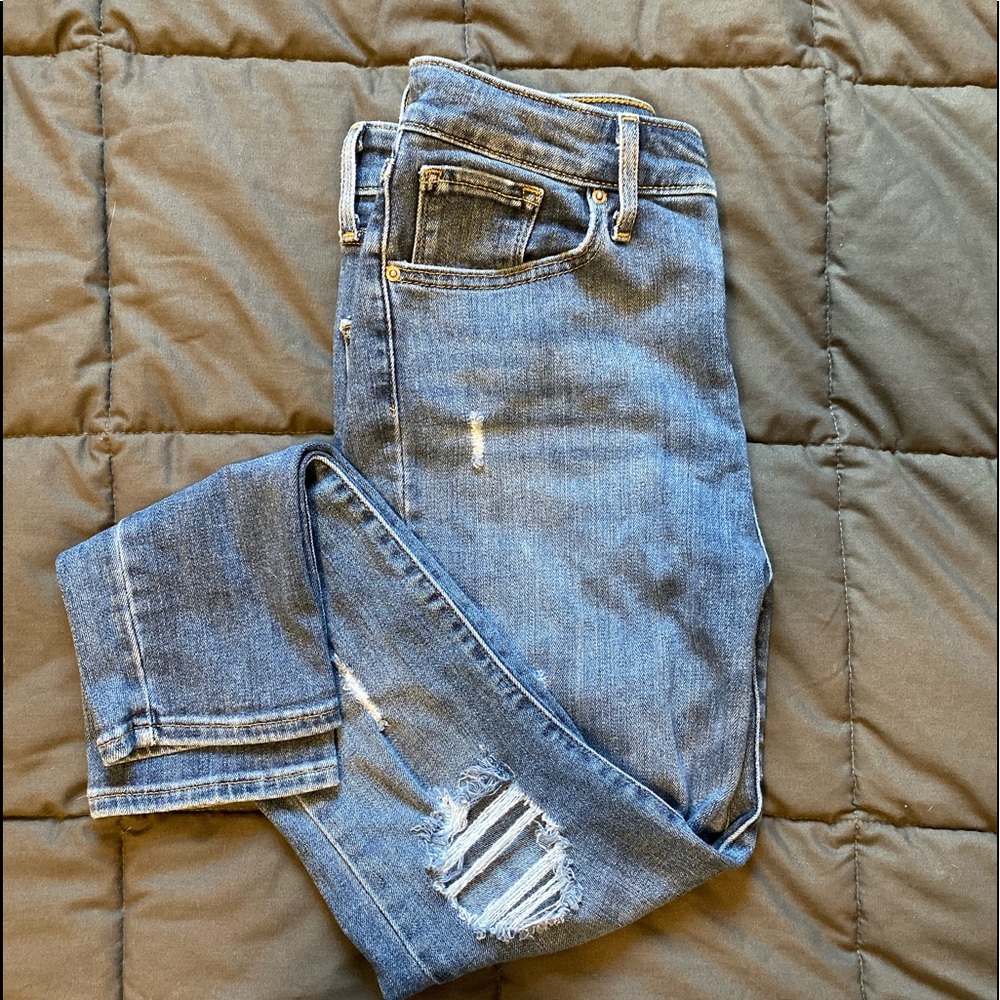 Distressed Levi’s Skinny